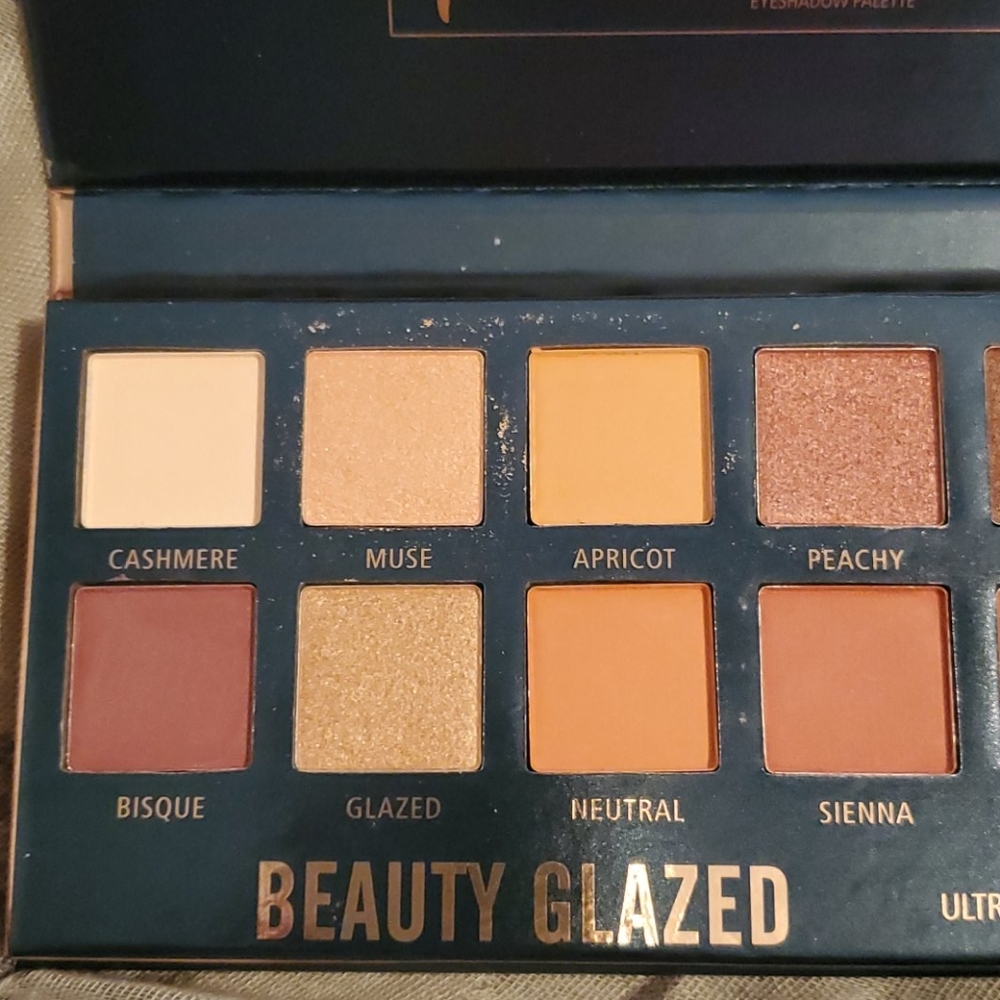Makeup - Picture 5 of 6